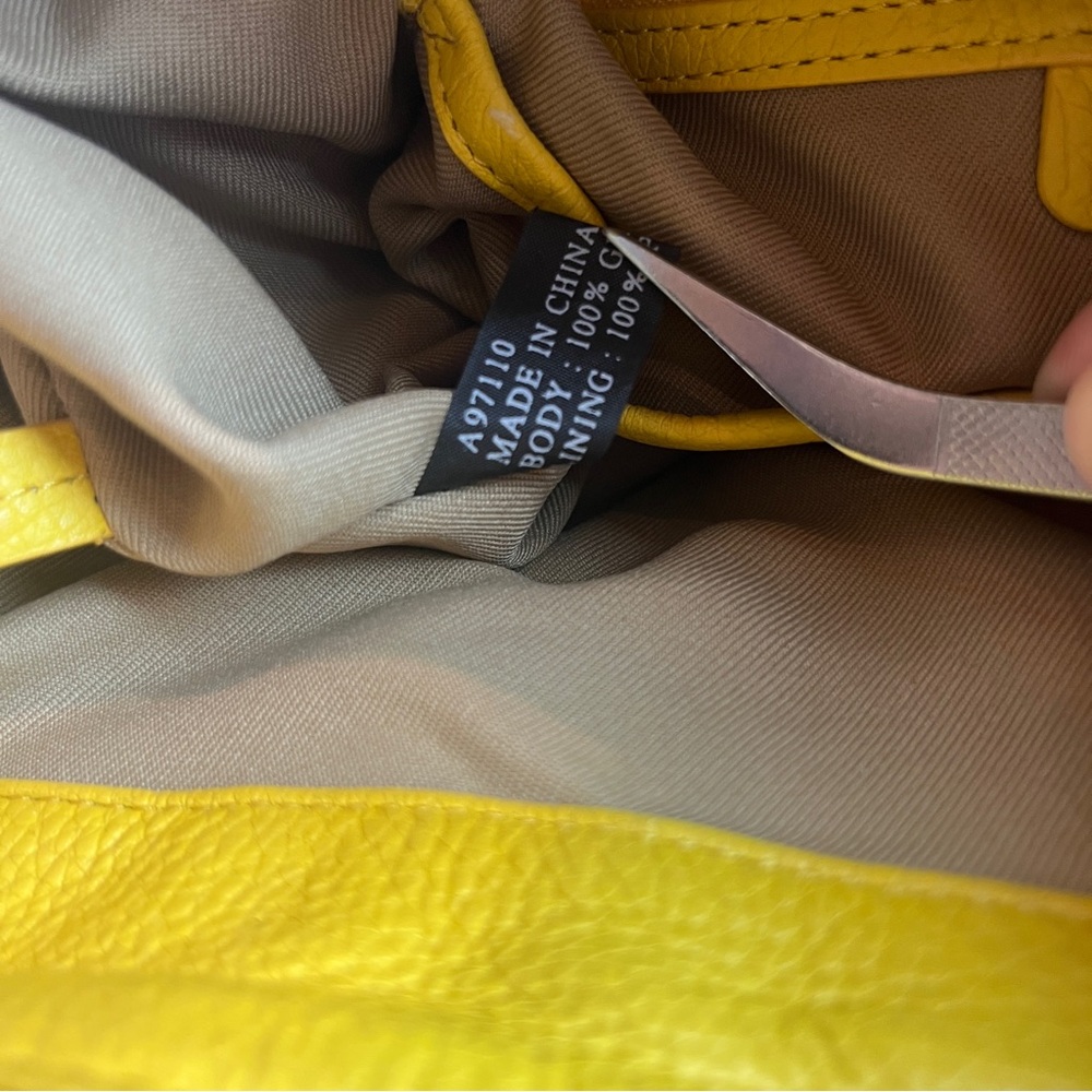Isaac Mizrahi Live Yellow Pebbled Leather Drawstring Bucket Handbag  Purse Set - Picture 7 of 16